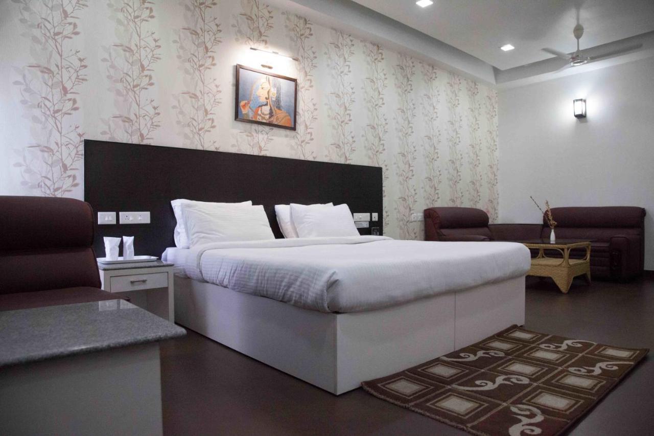 Hotel Central Park Siliguri Room photo